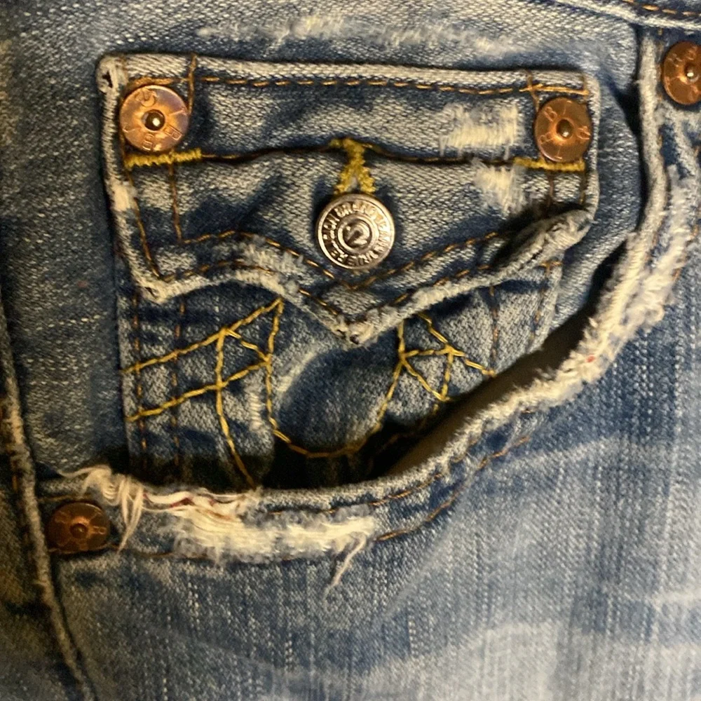 True Religion Billy button flap rear pockets distressed 31x30 holes wear USA